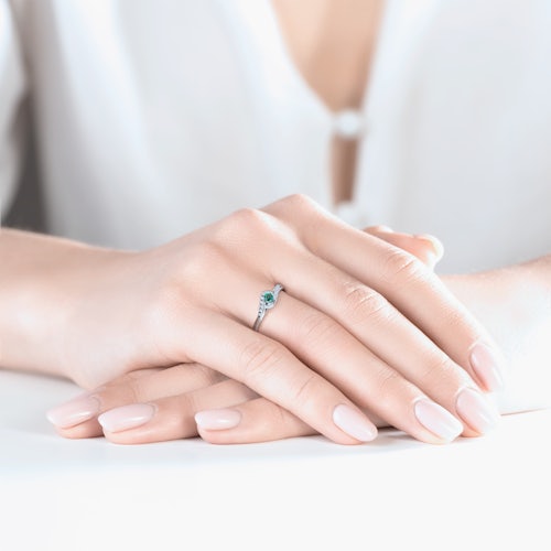 Pierścionek Secret Garden: białe złoto, szmaragd